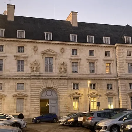 Calme Rare En Hypercentre - Confort - Historique De Caractere * Amiens