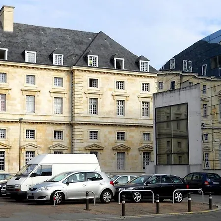 Calme Et Raffiné En Hypercentre Dans Résidence Historique Parking